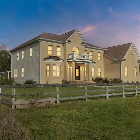 Bull Run Estate- Luxury Retreat With Scenic Views Home